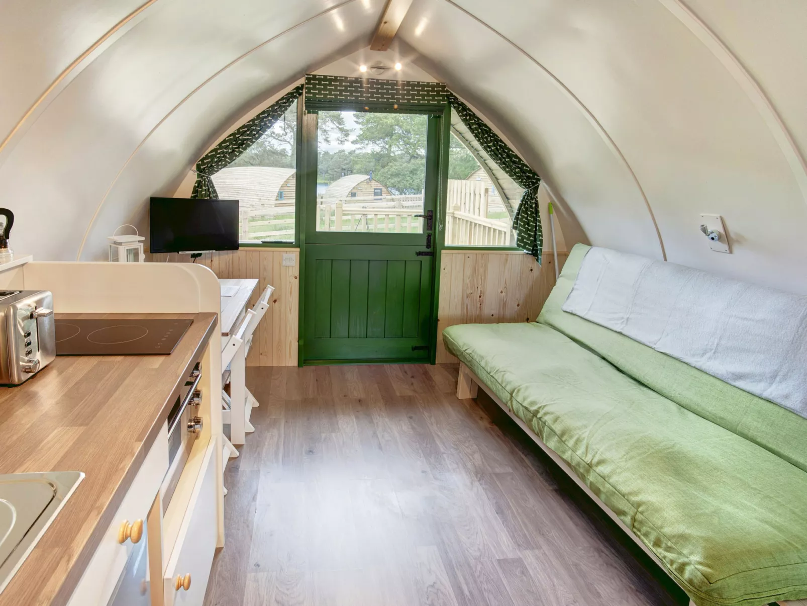 Barebones Glamping-Binnen
