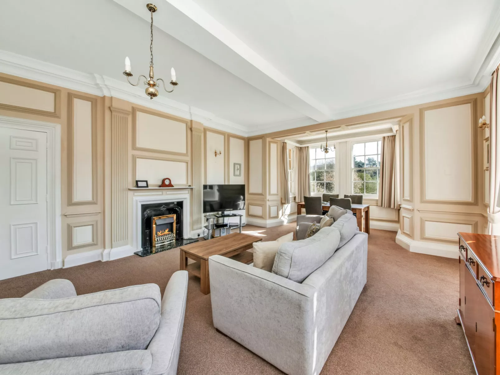 Sutton Hall Apt - Binnen