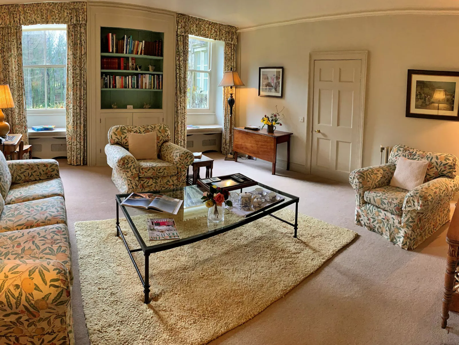 Ingleby Manor - South Front-Binnen