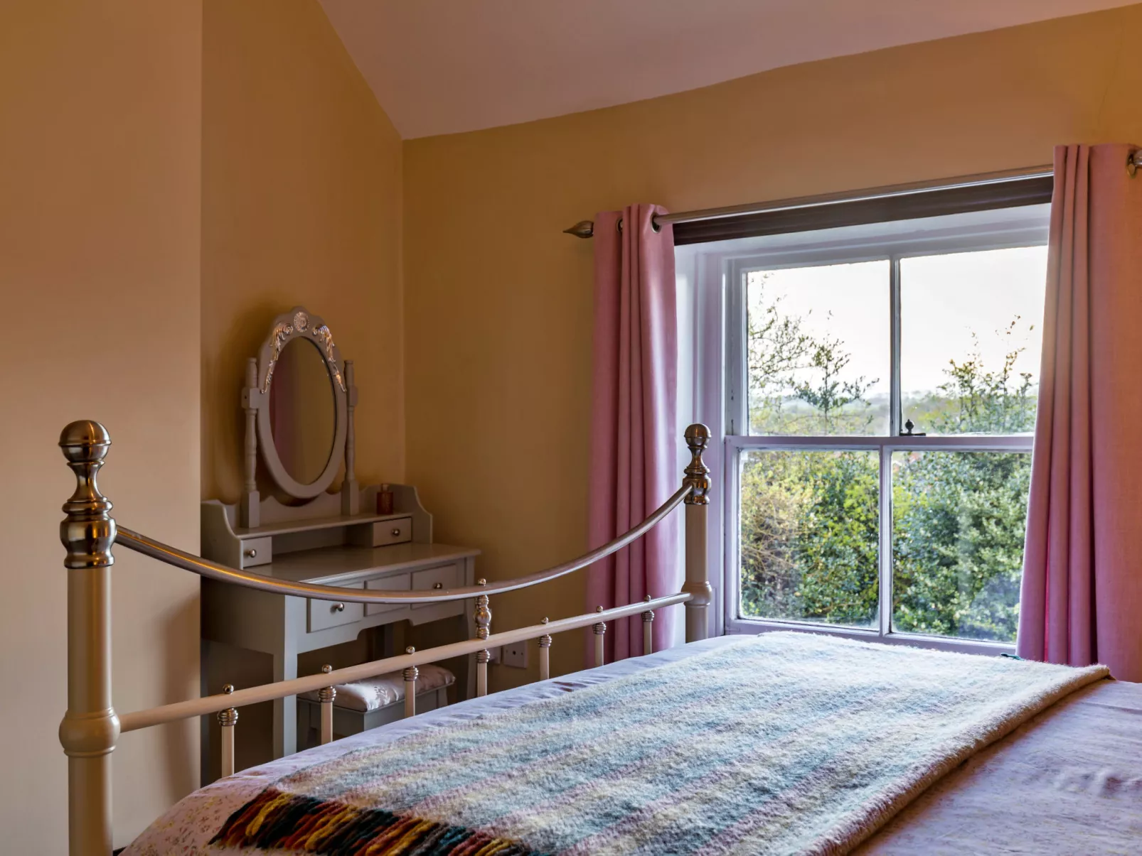 Spring Cottage-Binnen