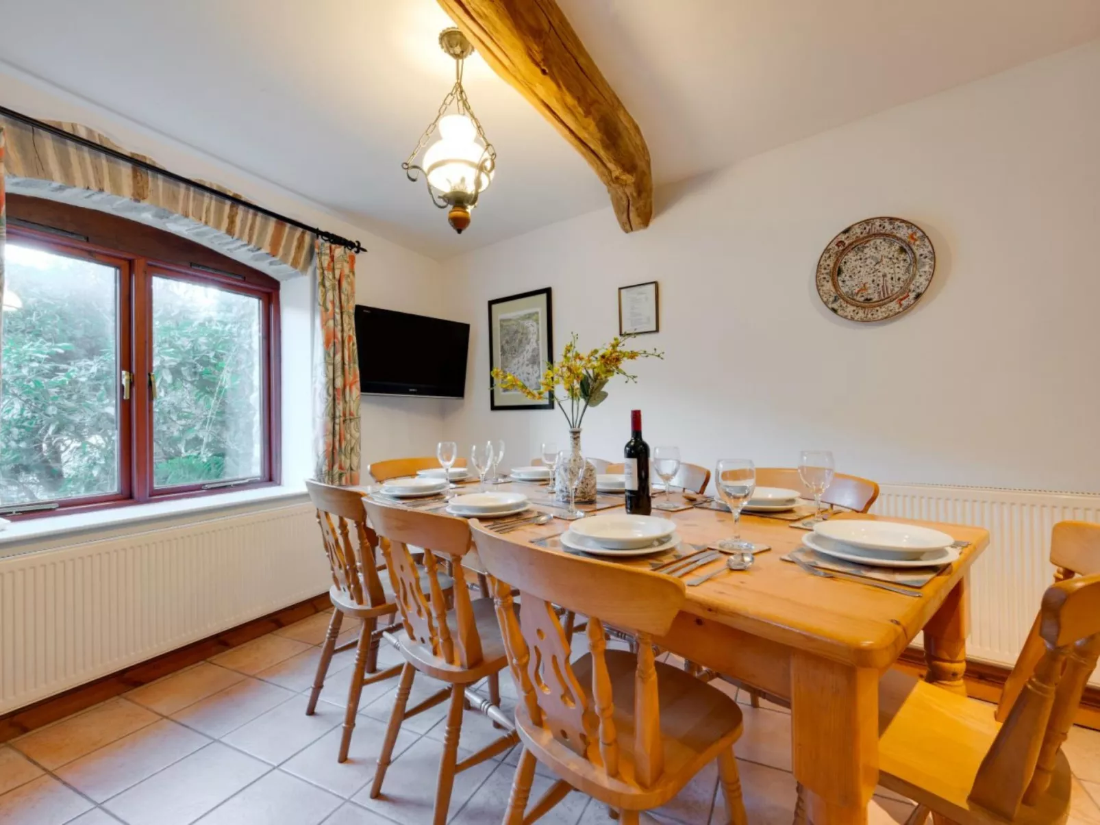 Cherry at Buckland Court-Binnen