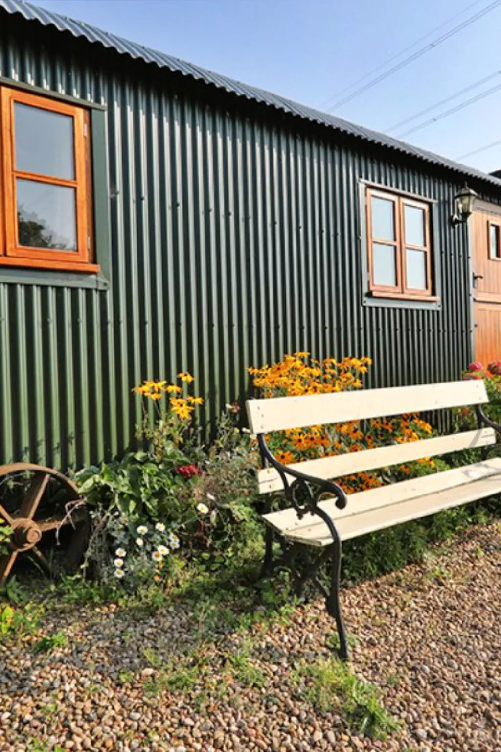 Shepherd's Lodge at Morrells Wood-Buiten