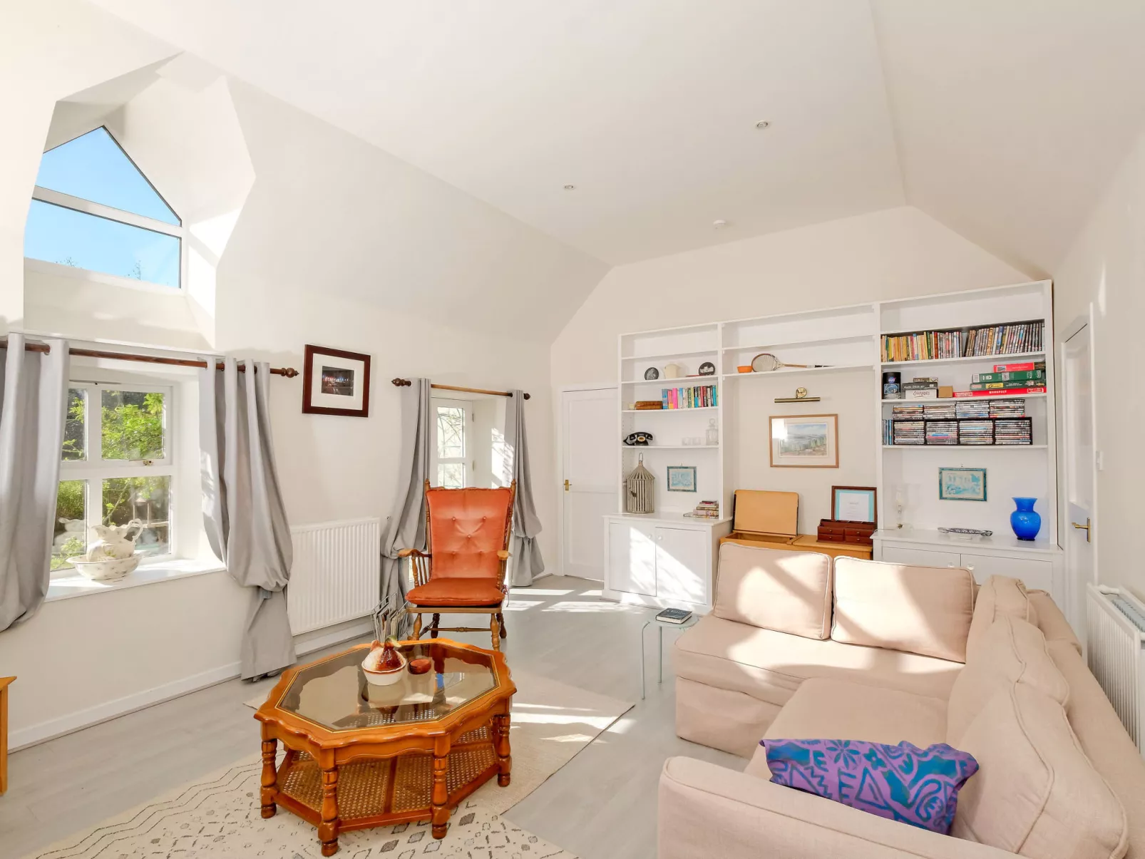 Corrennie School Cottage-Binnen