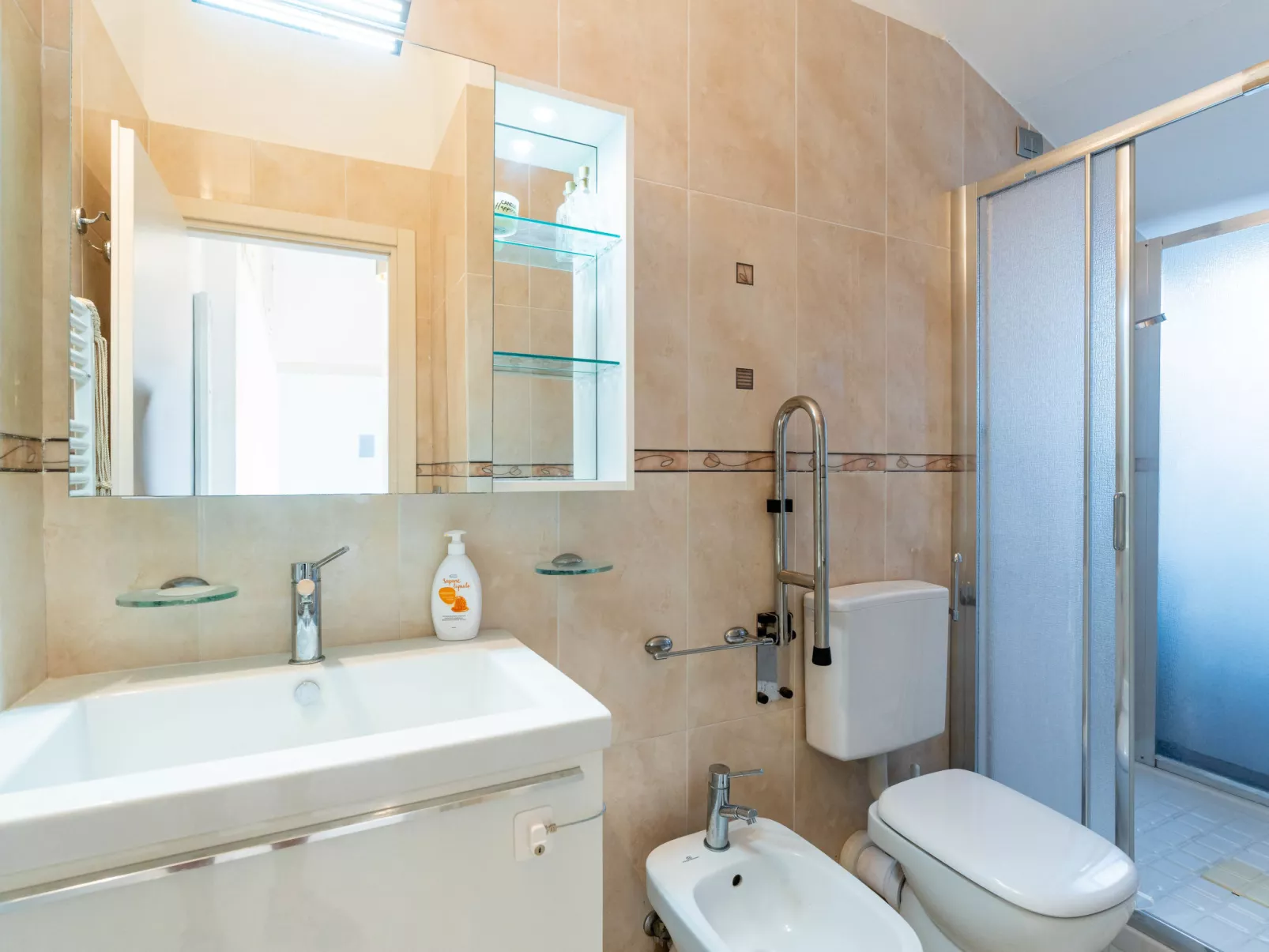 By Center and Sea-Binnen