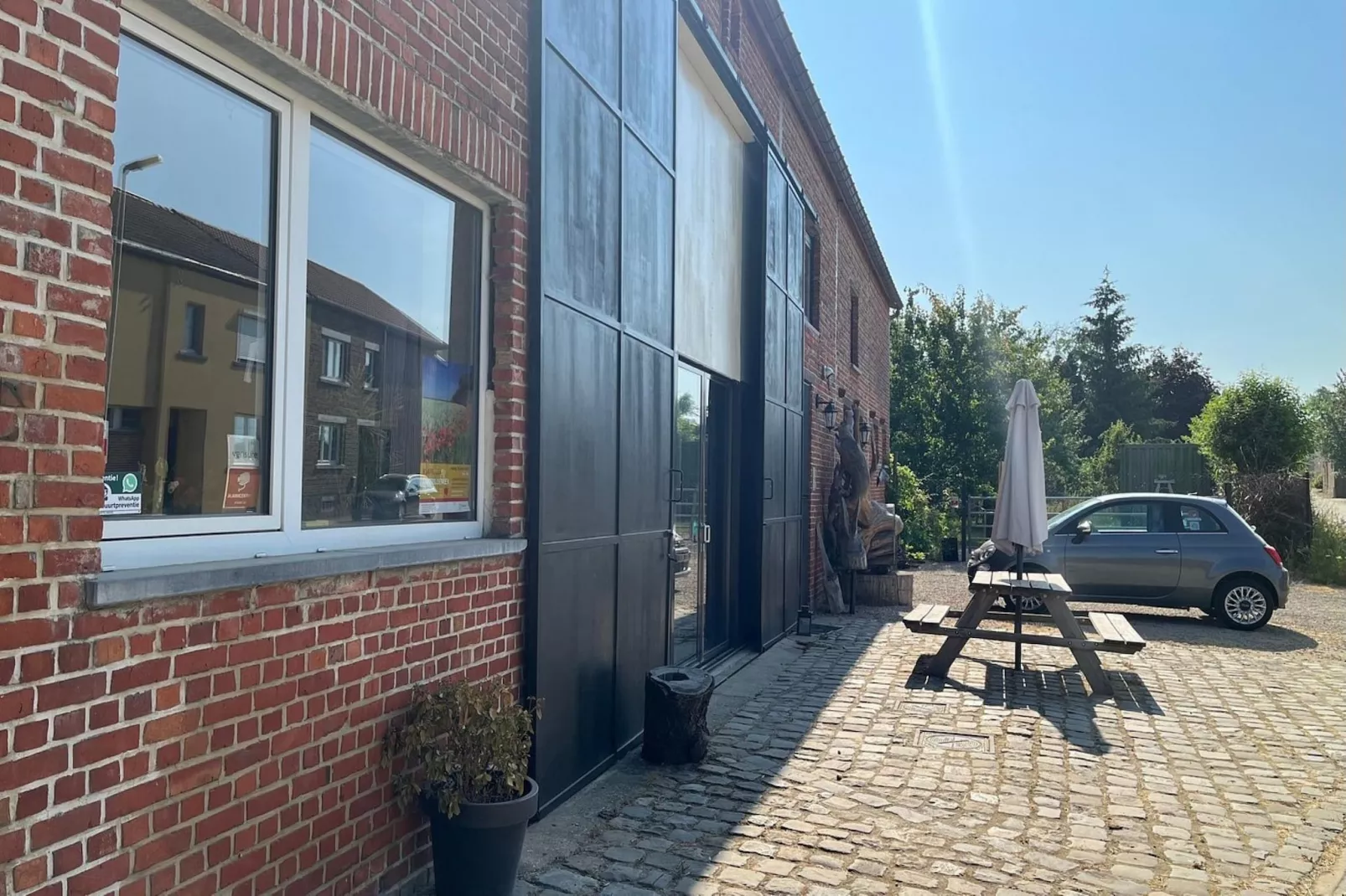 Arends nest-Buitenkant zomer