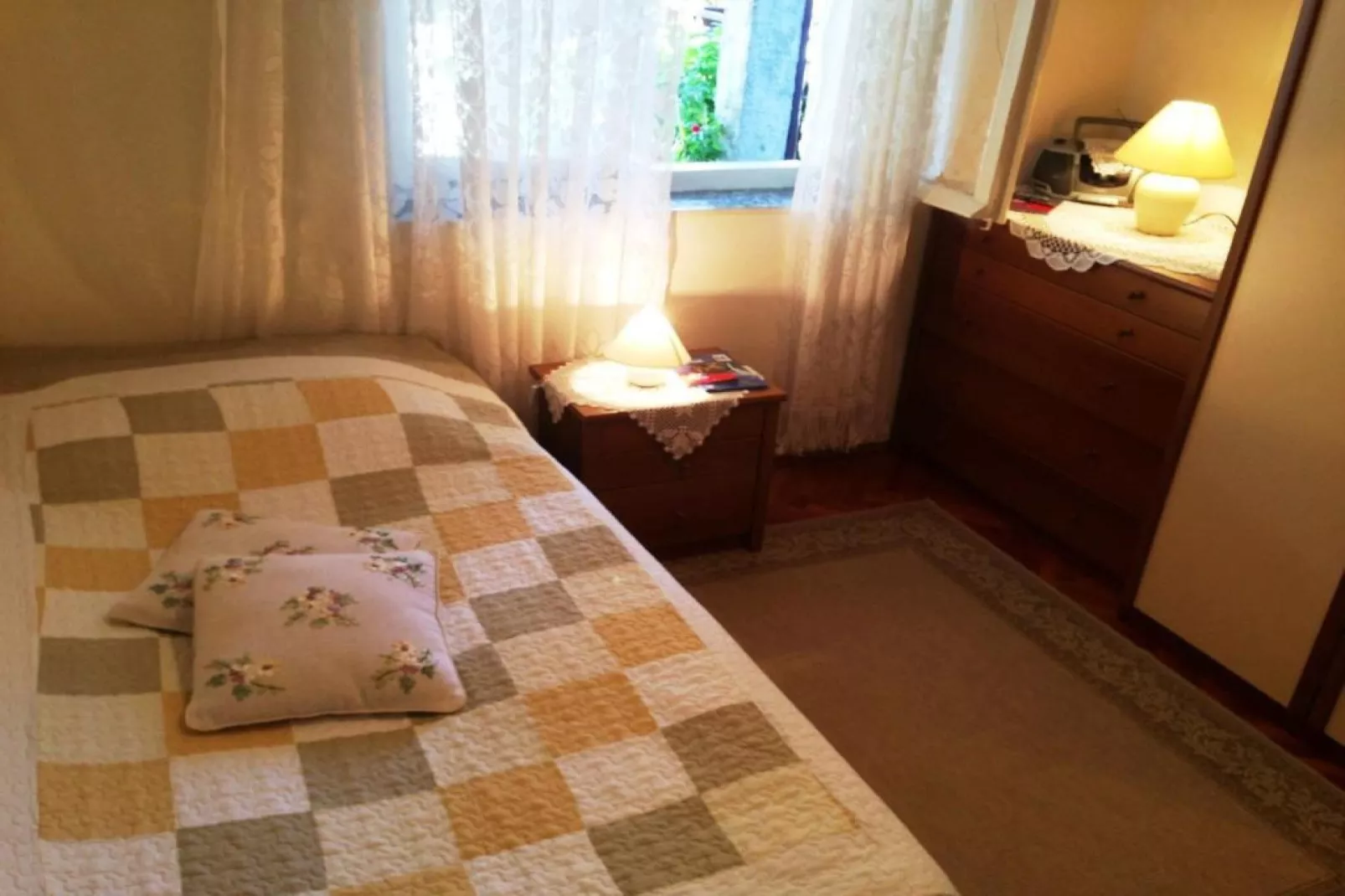 Guest House Ruza - Single Room with Shared Bathroom
