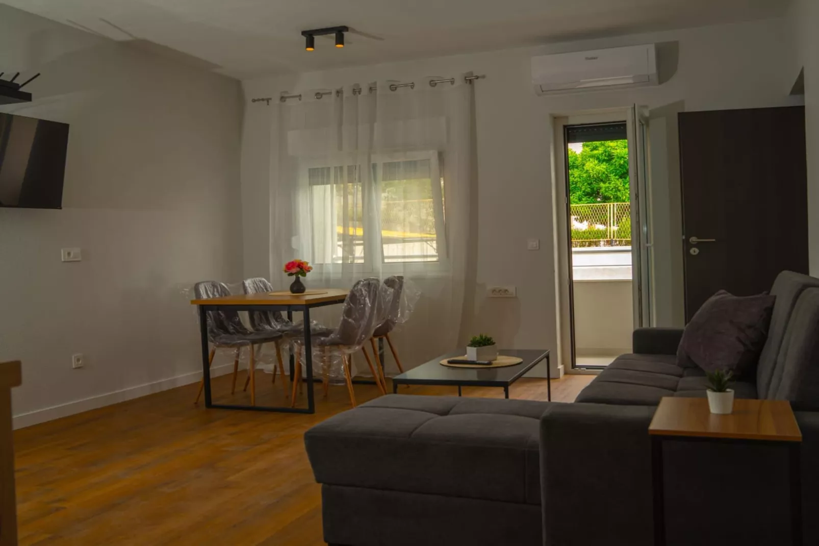 One-Bedroom Apartment (A4)-Eetkamer