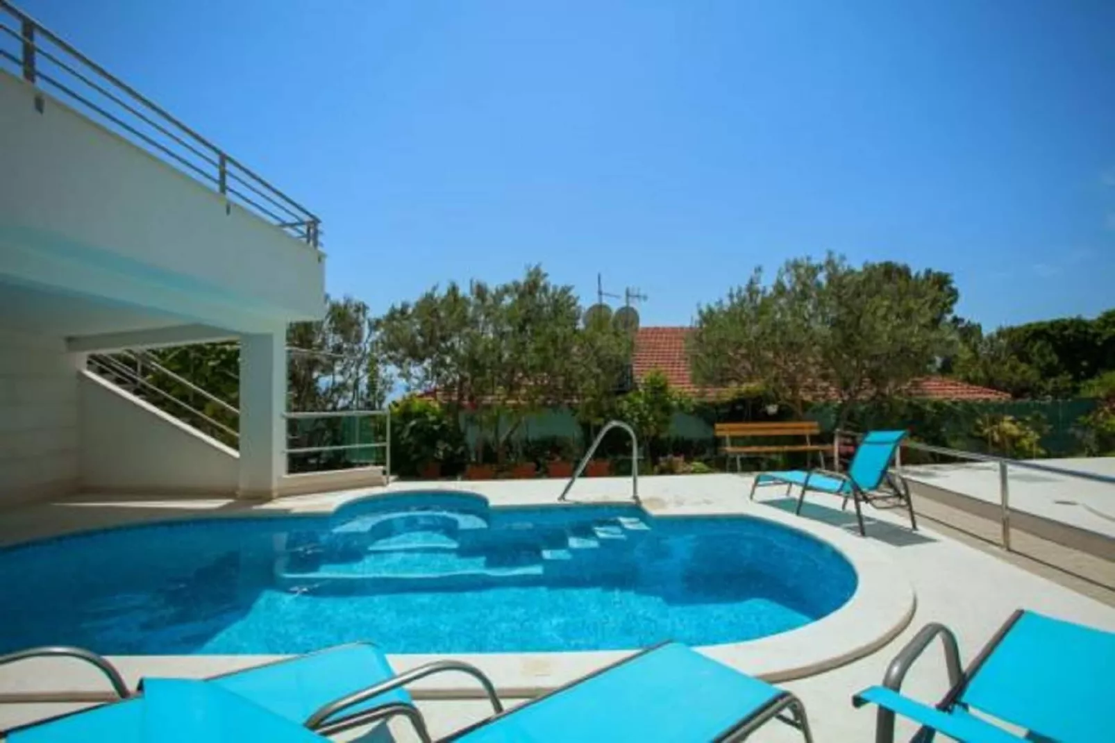 Two-Bedroom Apartment (A1)-Zwembad