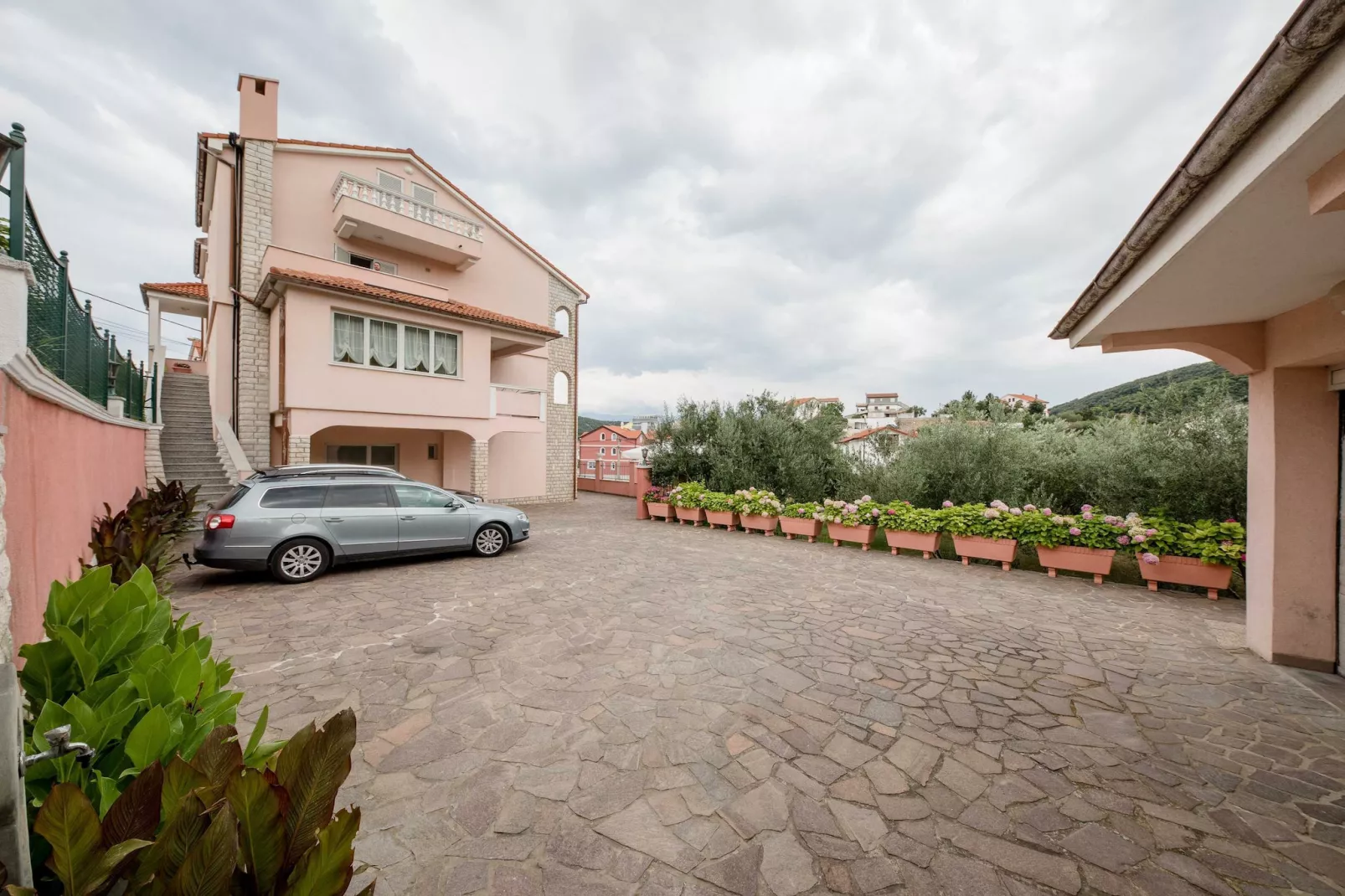 Guest House Villa Anggela - Classic Double room with Balcony and Sea View (BR1)-Buitenlucht