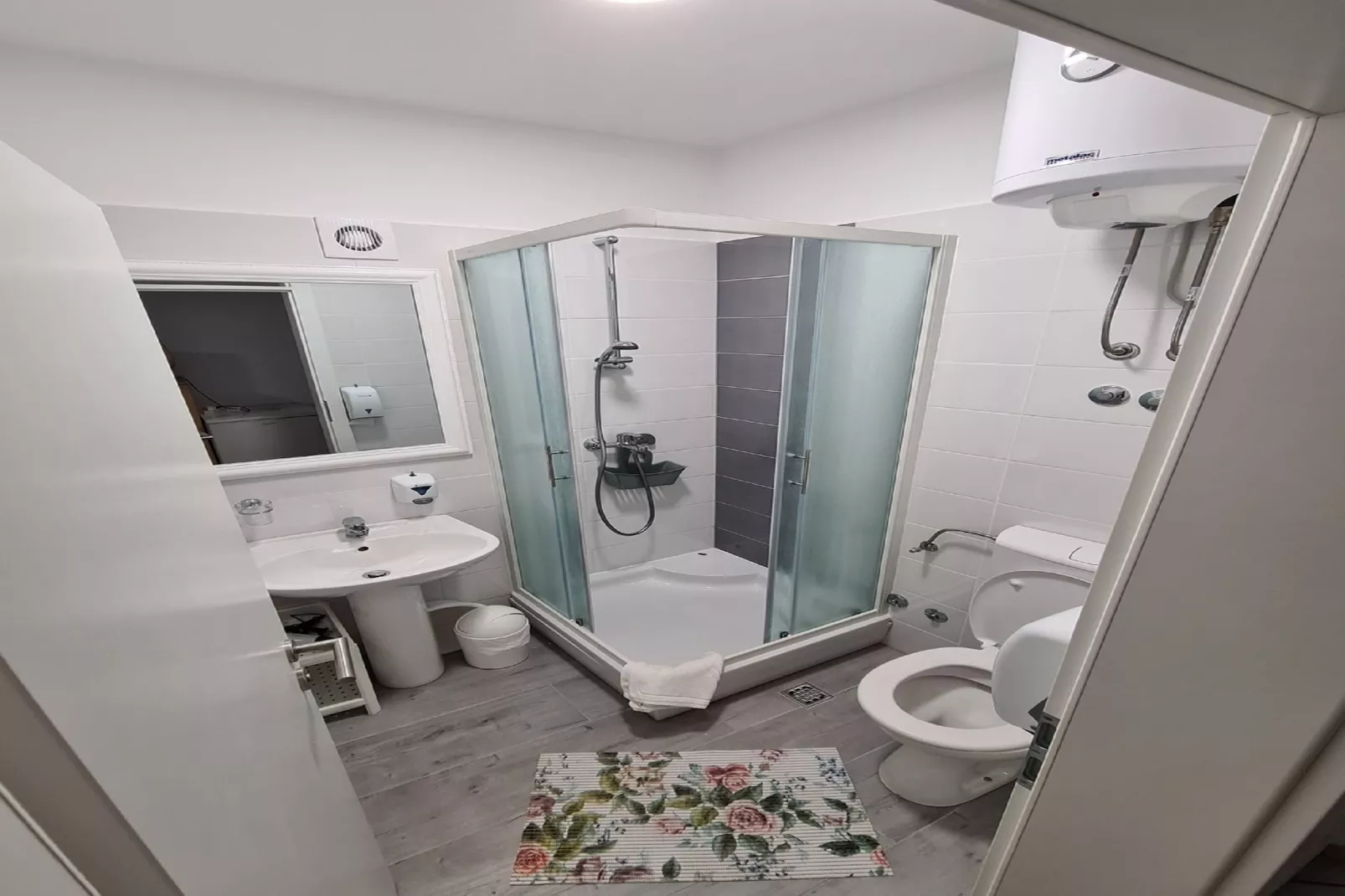 Apartments Pansion Franka 3* - One Bedroom Apartment with Garden View - APT 9-Badkamer