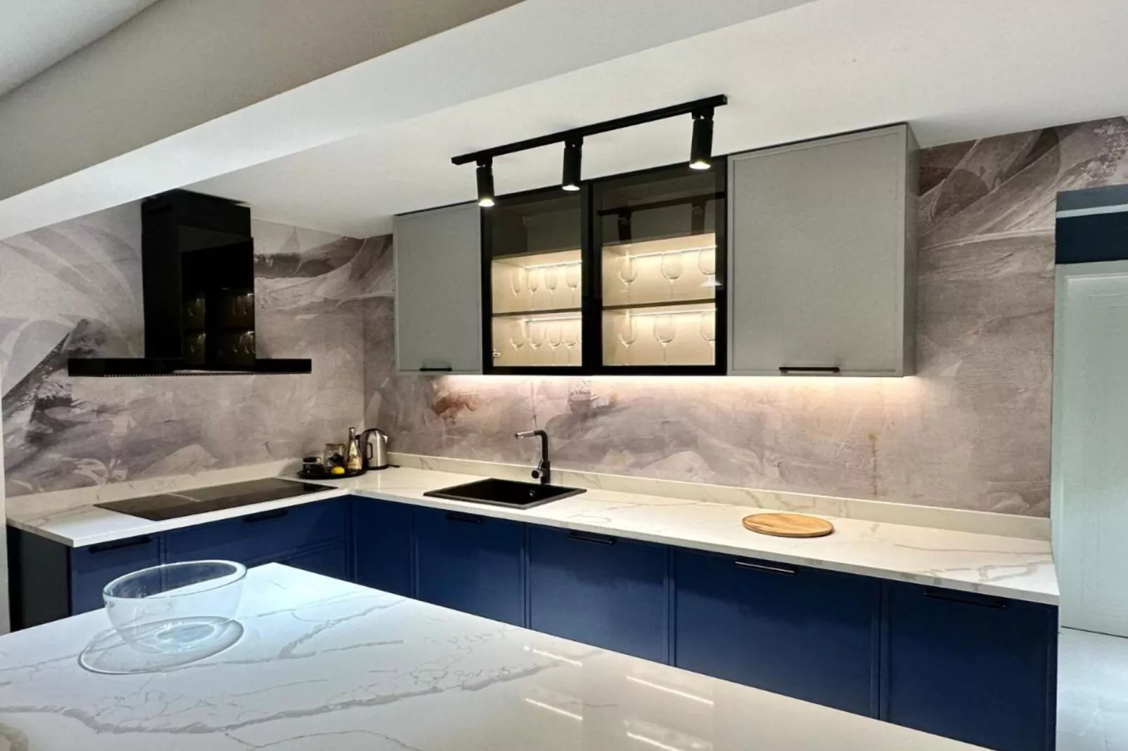 Leonarda Waterfront Residences-Two-Bedroom Apartment with private pool (The Bayfront One) -S5-Keuken