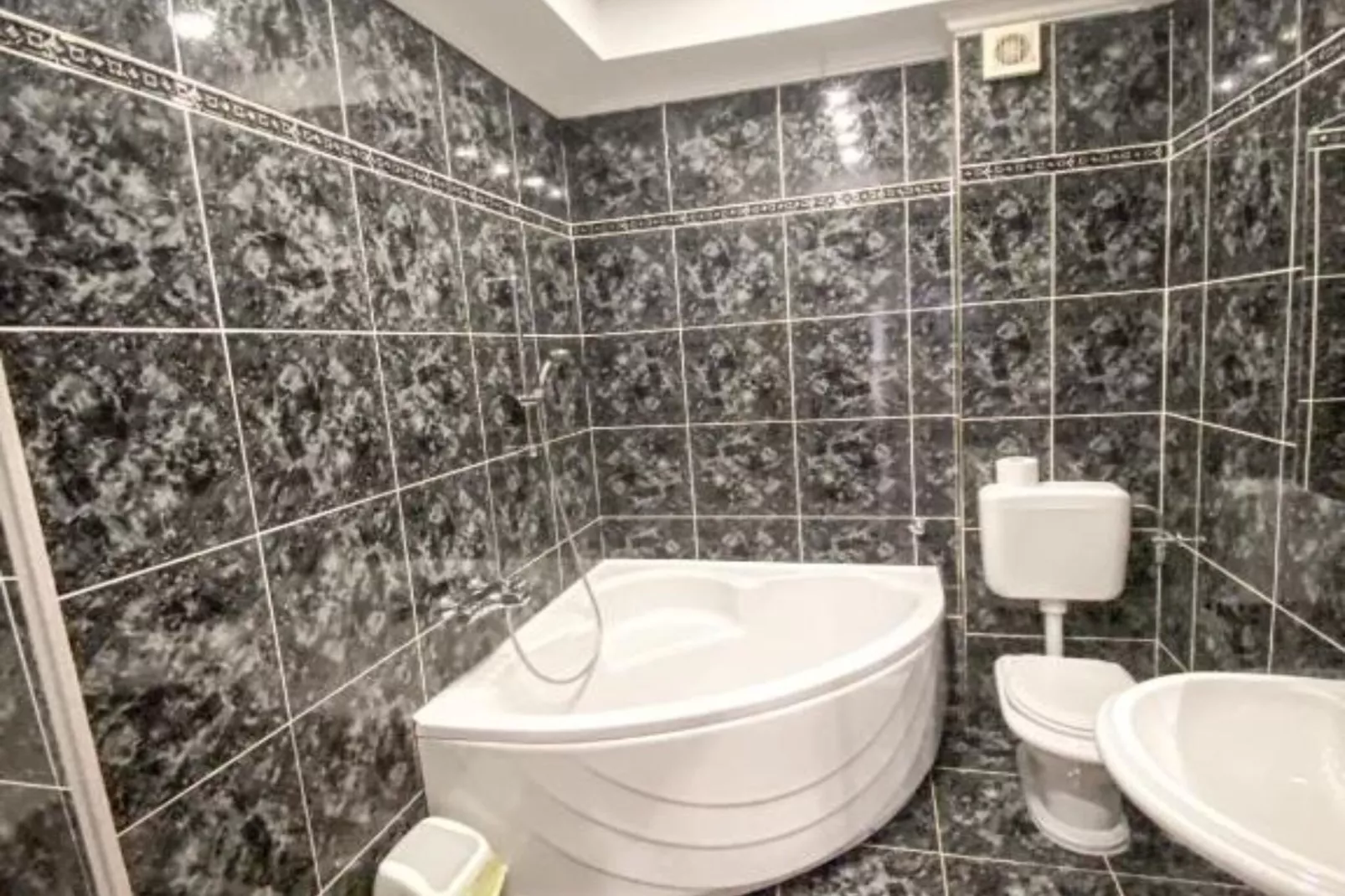 Peaceful Apartments With Style - Classsic Two Bedroom Apartment-Badkamer