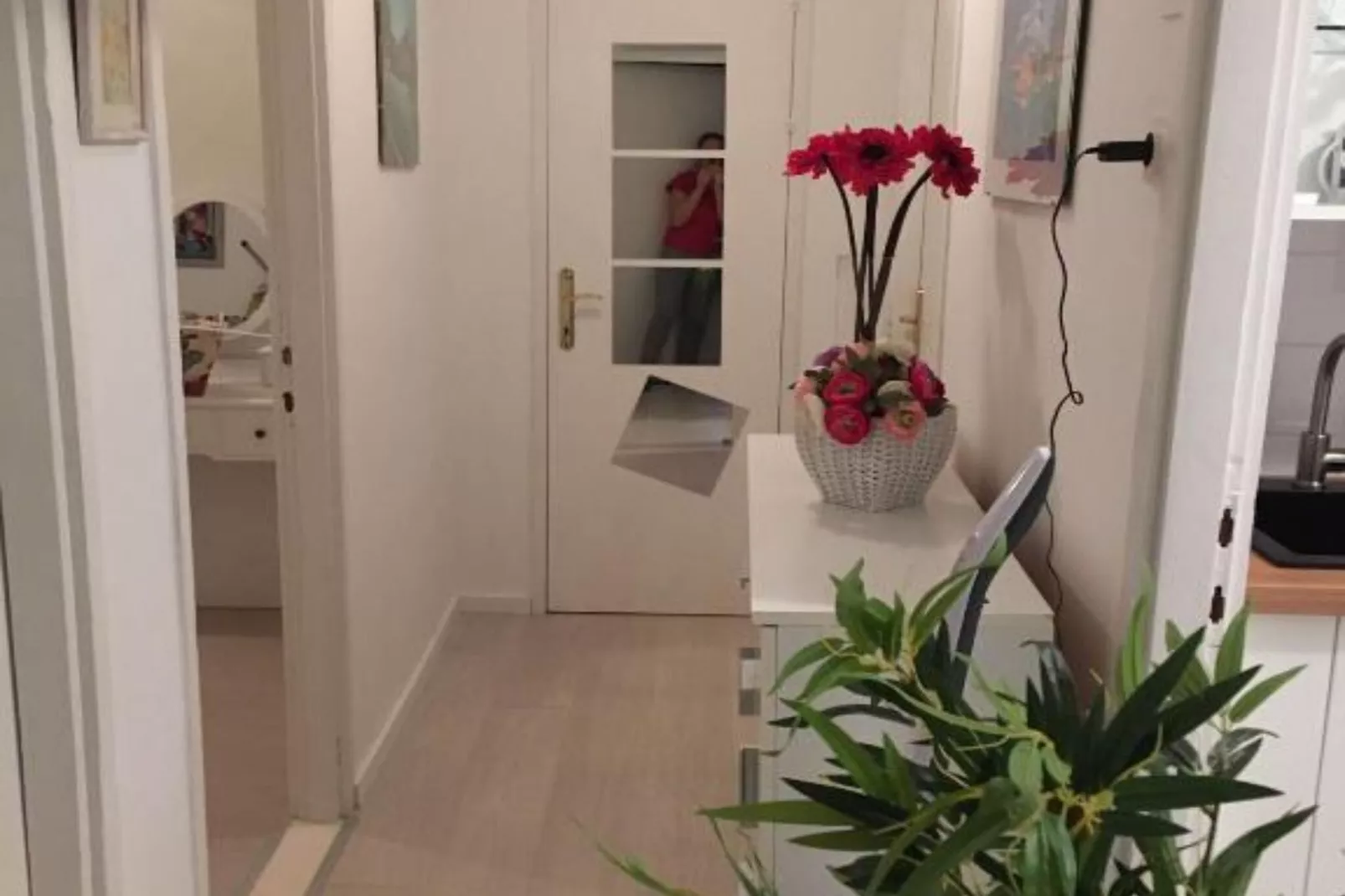 Beach House - 2m from beach - Three Bedroom House-Slaapkamer