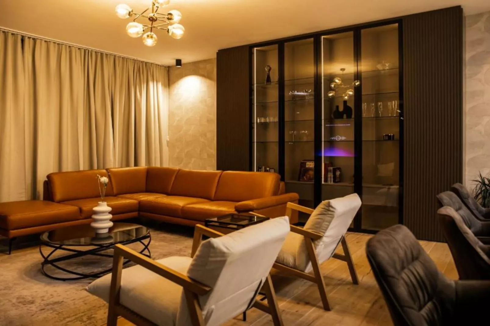 Luxury Villa Lara with Heated Pool, Hot-Tub and Sauna - Six Bedroom Villa with Pool-Woonkamer