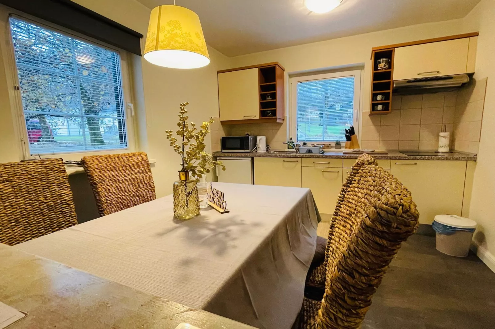 Rustic and Radiant Retreat Apartments with Terrace - Classic One Bedroom Apartment with Terrace (owner app 12)-Eetkamer