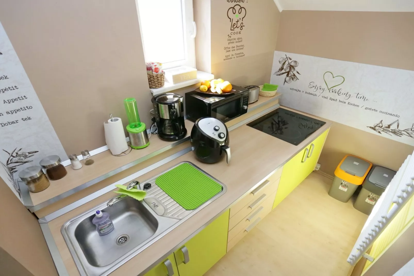 Elegant and Stylish Retreat Apartments with Terrace - Three Bedroom Apartment with Terrace-Keuken