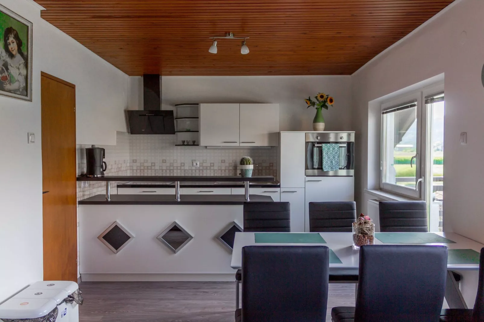 Cozy Holiday Home with Garden, BBQ, and Outdoor Dining Area in Rečica ob Savinji - Two Bedroom Apartment-Keuken