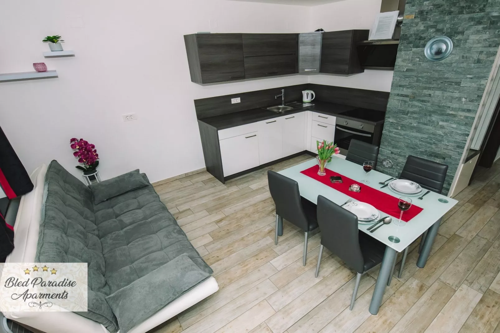 Bled Prestigious and Stylish Apartments - Standard Studio Apartment with Terrace (owner 2)-Woonkamer