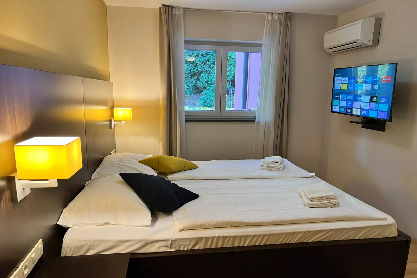 Marina Portorož Family Friendly Apartment 1 - One Bedroom Apartment-Slaapkamer