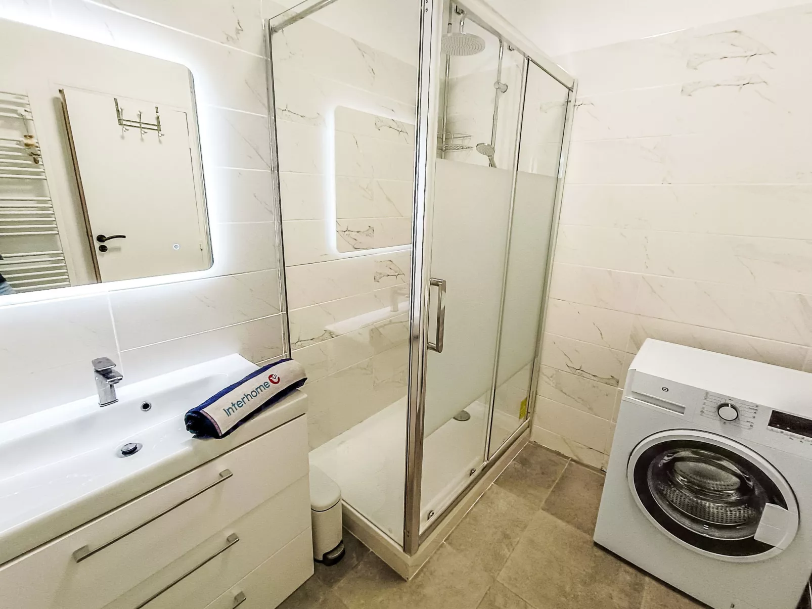 Le Victor Hugo-Binnen