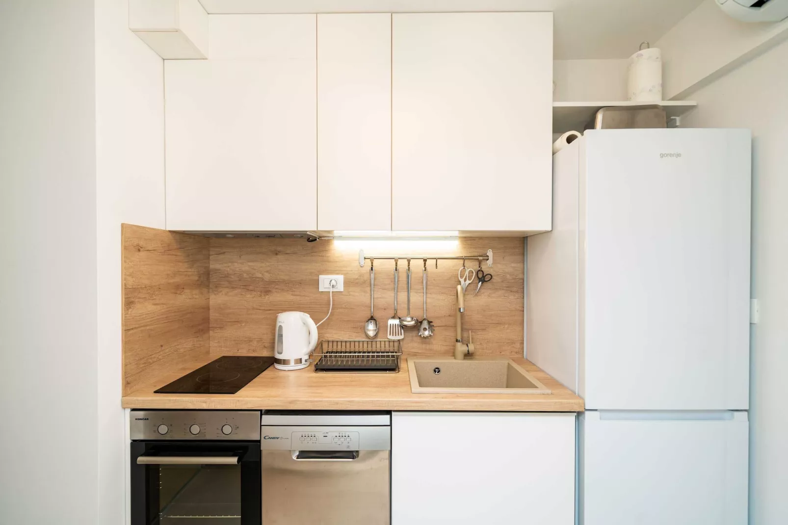 Lenka Apartment - Studio Apartment with Balcony-Keuken