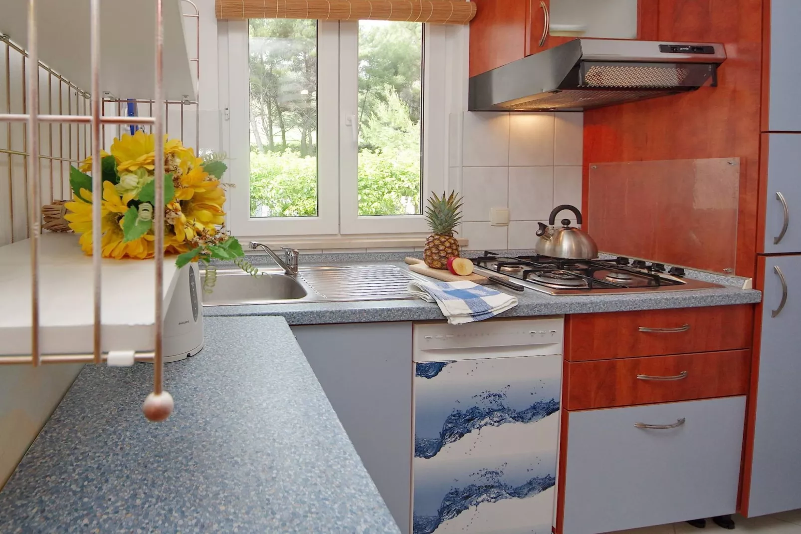 Seafront Apartments Deveron - Duplex Two Bedroom Apartment with Balcony and Sea View (Island)-Keuken