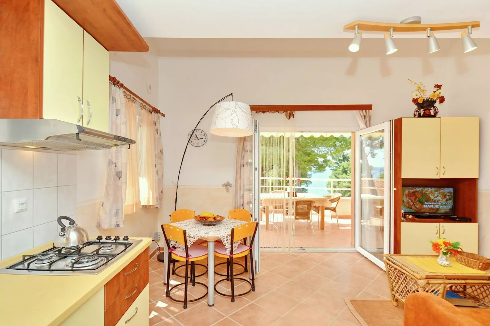 Seafront Apartments Deveron - Studio Apartment with Balcony and Sea View (Jelsa)-Keuken