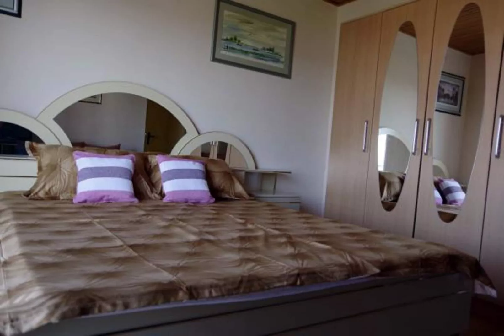 Serene Barbat Escape with Just Minutes from the Beach - One Bedroom Apartment with Balcony 2-Slaapkamer