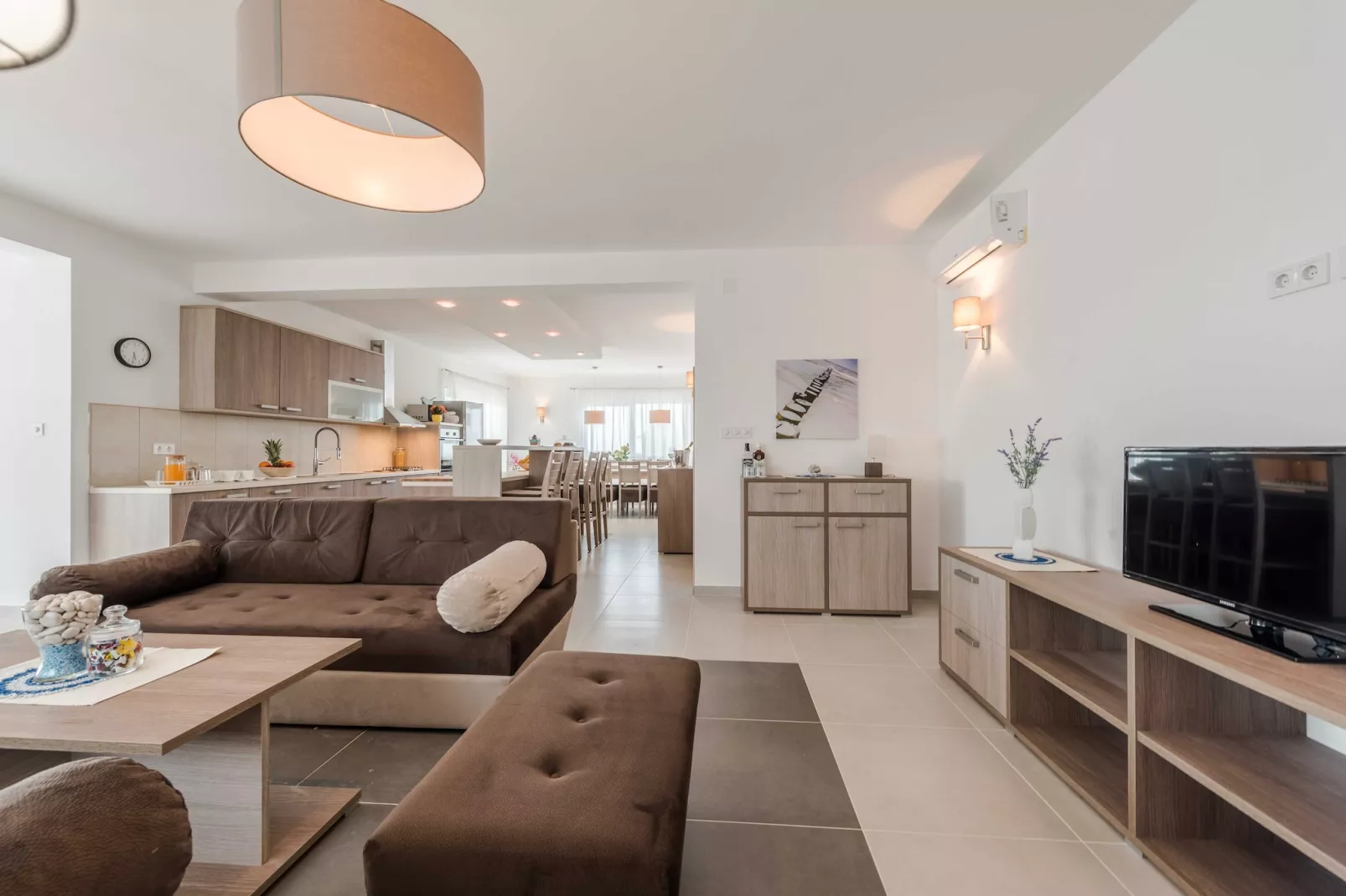 Luxury Escape with Swimming Pool & Modern Design -Deluxe Four Bedroom Villa with Private Pool ( Villa 4)-Woonkamer