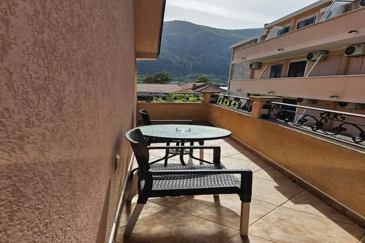Chic & Sleek Apartments in Kotor - One Bedroom Apartment with Balcony and Partial Sea View - Attic (5)-Terrasbalkon