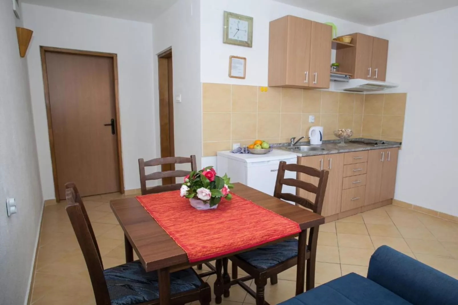 Charming Seaside Escape in Kotor - One Bedroom Apartment with Sea View 1-Keuken