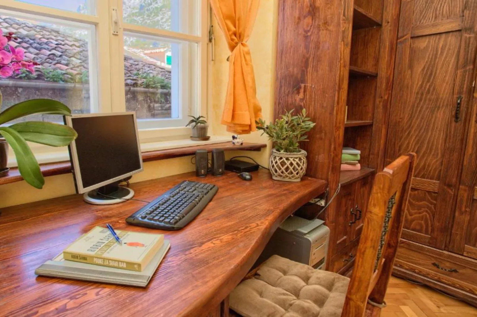 Kotor Old Town Charm Apartment - Two Bedroom Apartment-Woonkamer