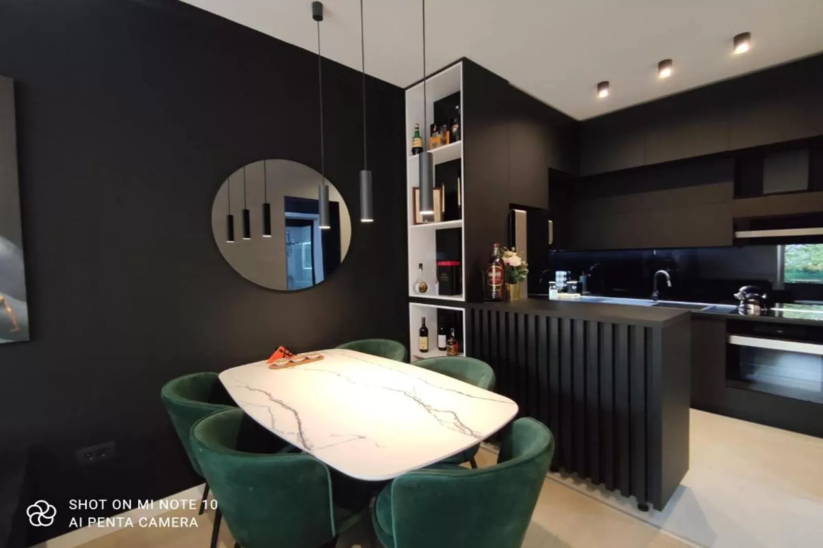 Heritage Haven – Luxurious Apartment in City Center - One Bedroom Apartment - Keuken