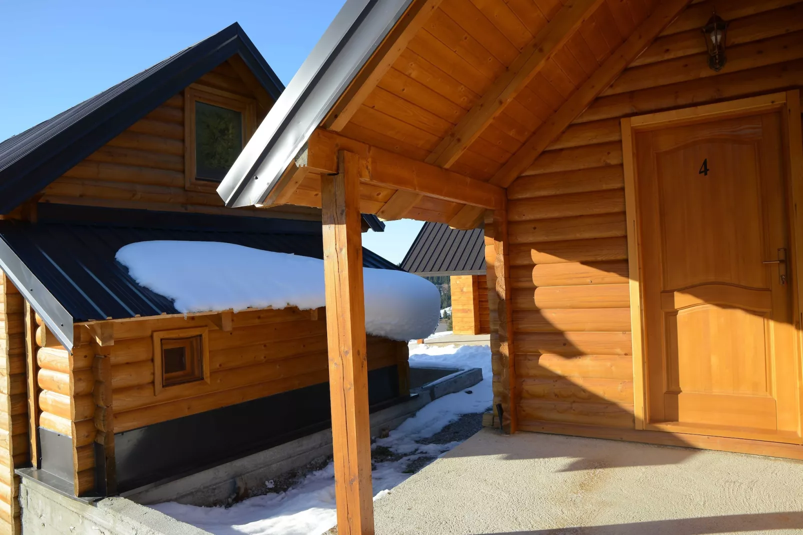 Cozy Berane Stay in Ski Area with On-Site Restaurant - Comfort Cottage with balcony 3 - Buitenlucht