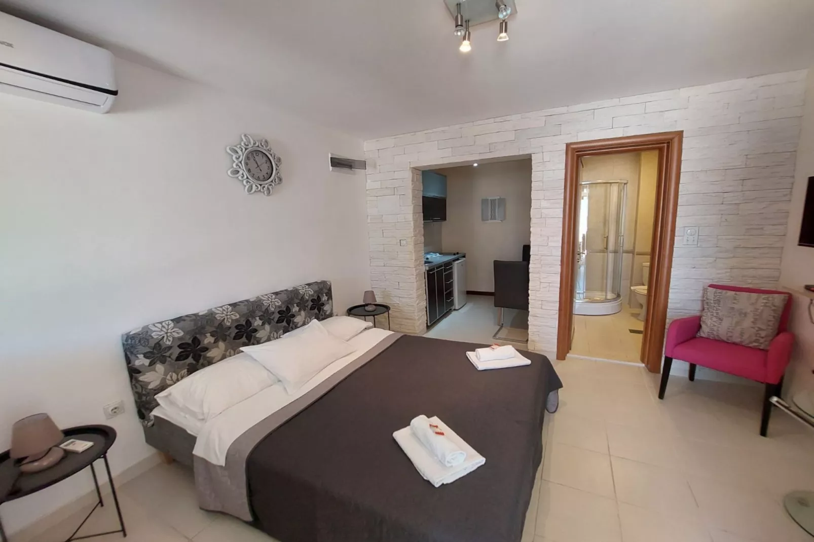 Villa Apartments Kumbor President - Studio Apartment With Sea View (Domino)-Slaapkamer