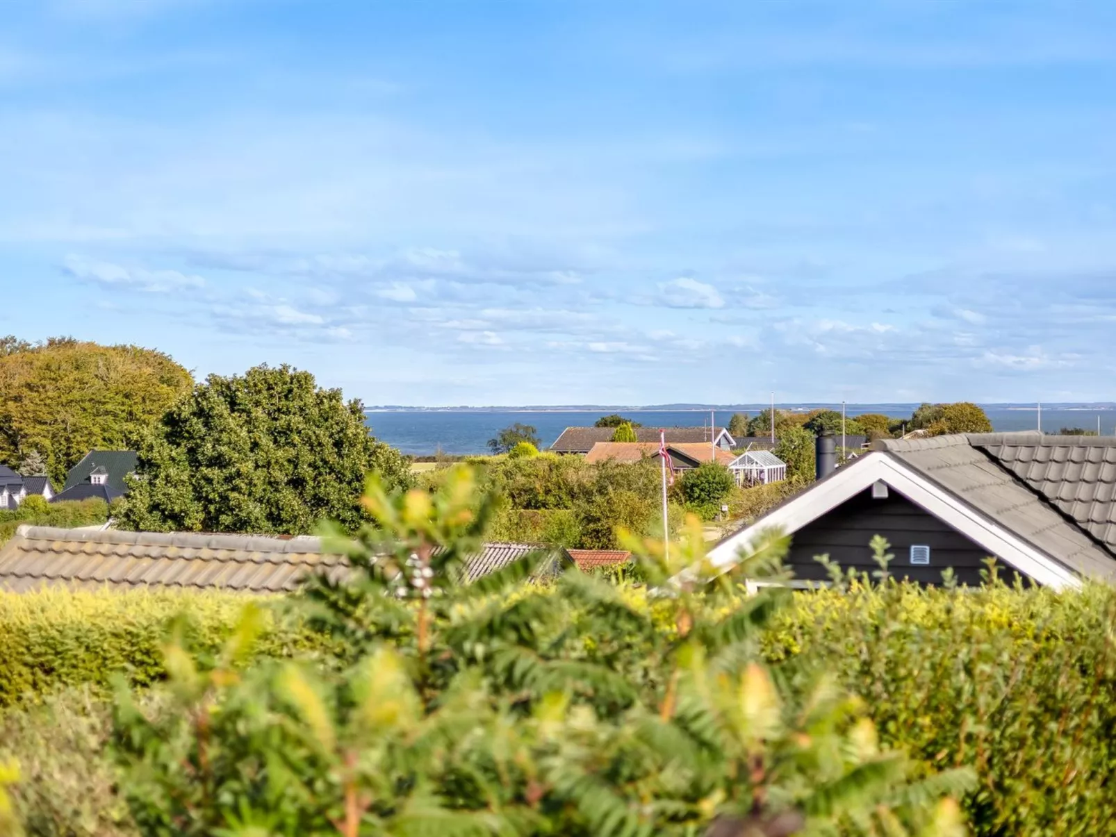 "Tjarven" - 350m from the sea-Buiten