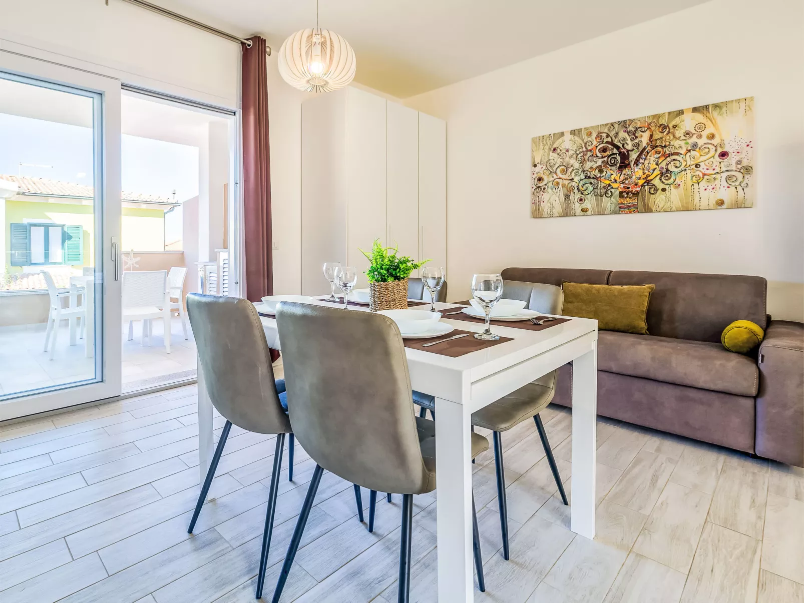 Granello di sole-Binnen