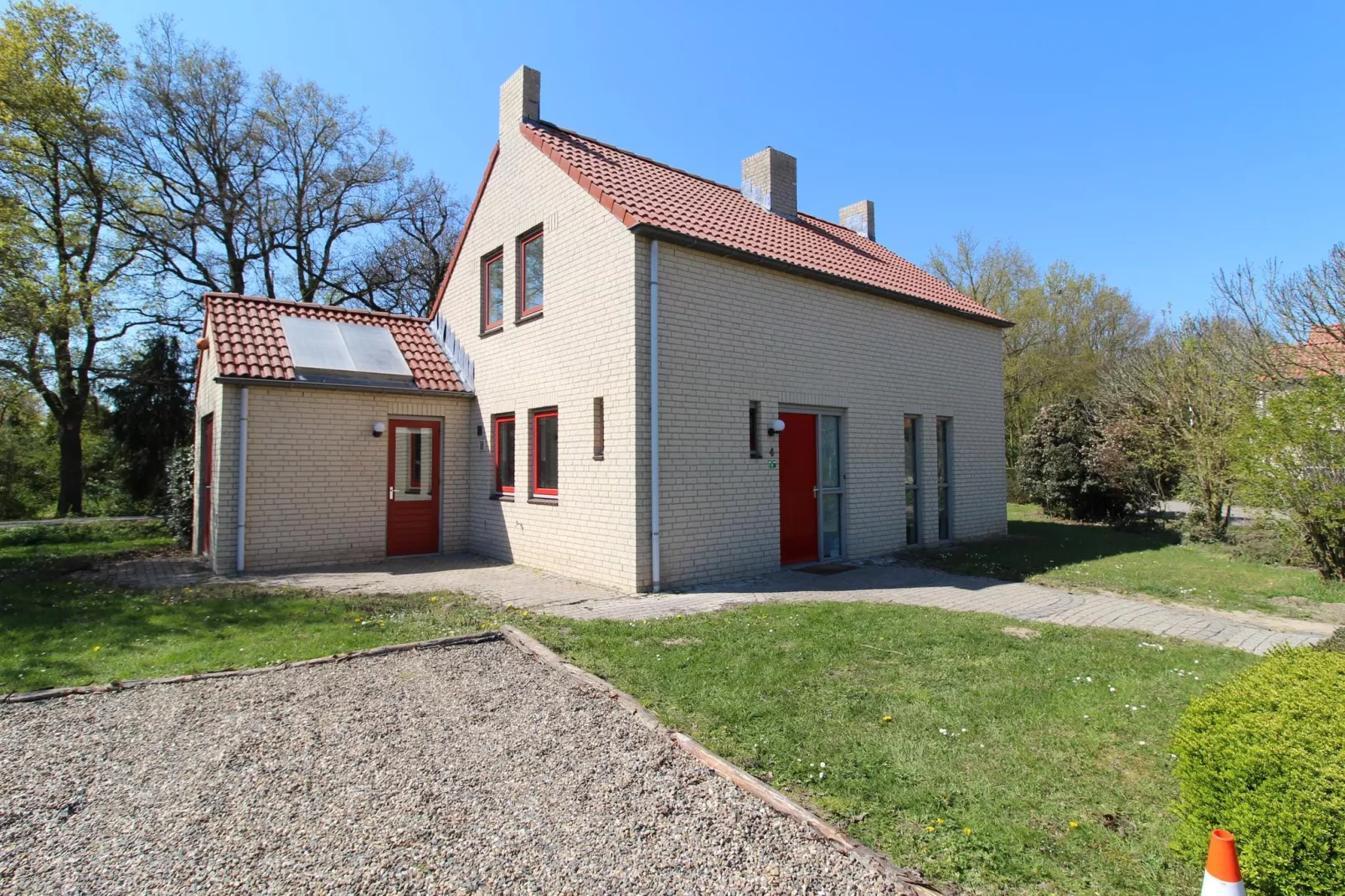 8 - Persons Family bungalow-Buitenkant zomer