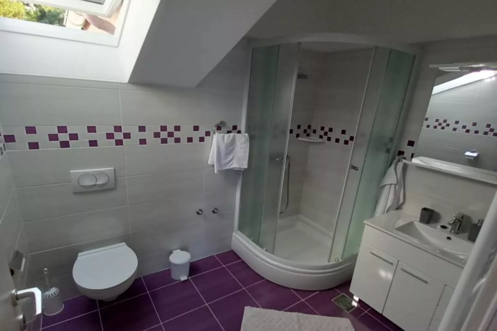 Superior One Bedroom Apartment with Balcony and Sea View-Badkamer