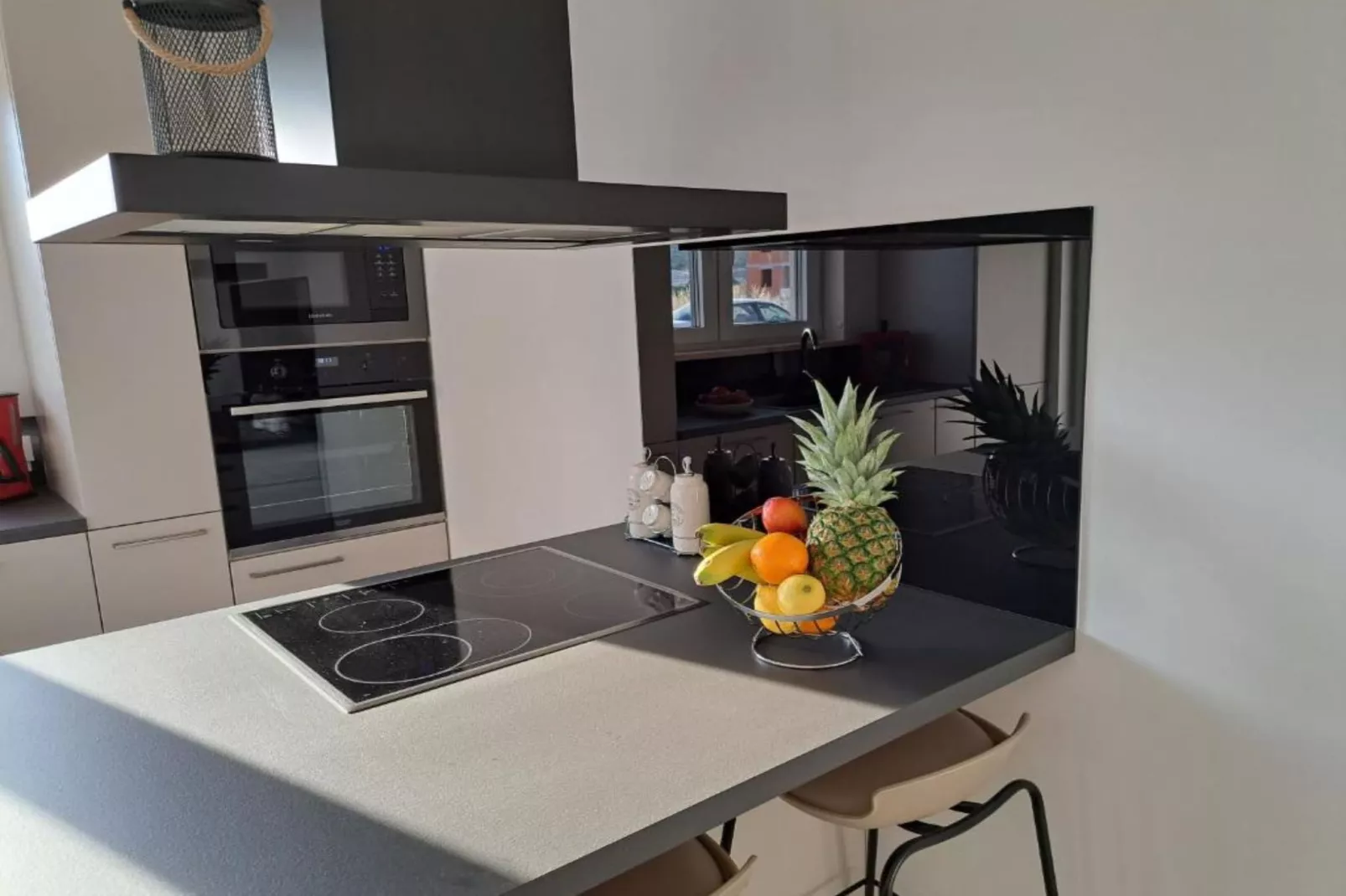 Villa With Pool-Eetkamer