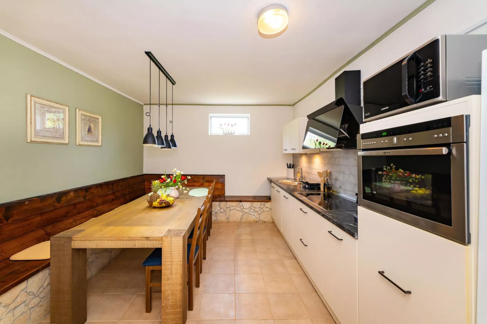 Holiday home Burgija-Eetkamer