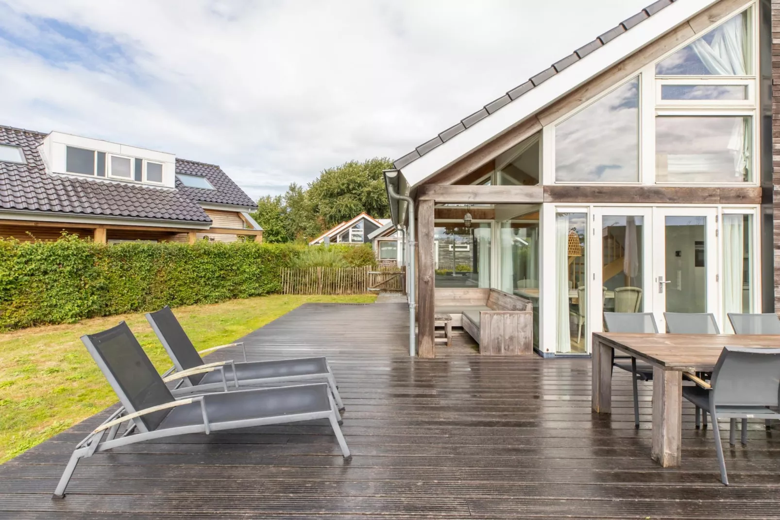 Zonnedorp Kavel 10 Renesse | Villa near the Beach & with Spacious Garden-Terrasbalkon