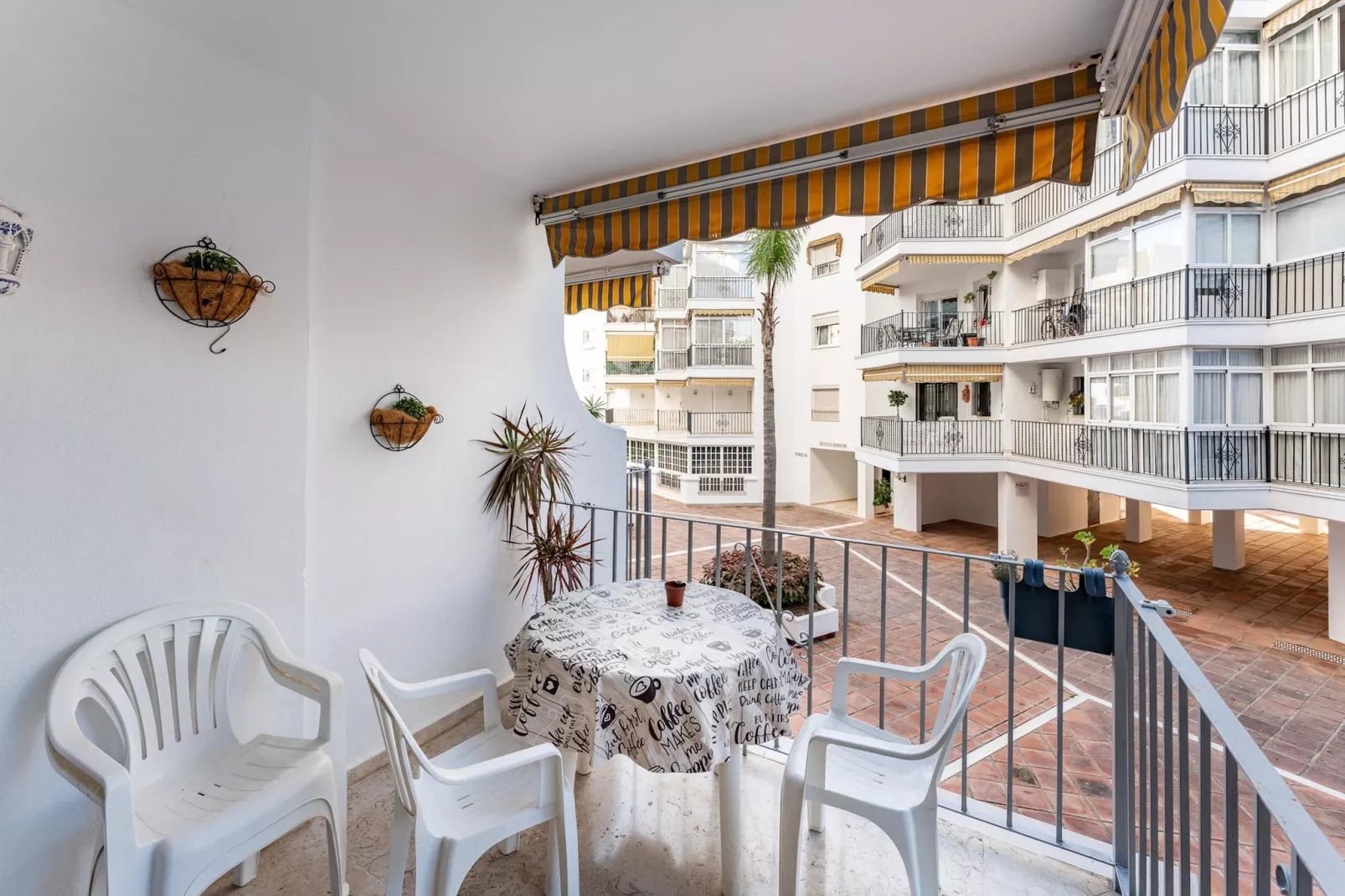 CT 350 - Faro's Marbella Beachapartment for 2 - perfect beachconection-Terrasbalkon