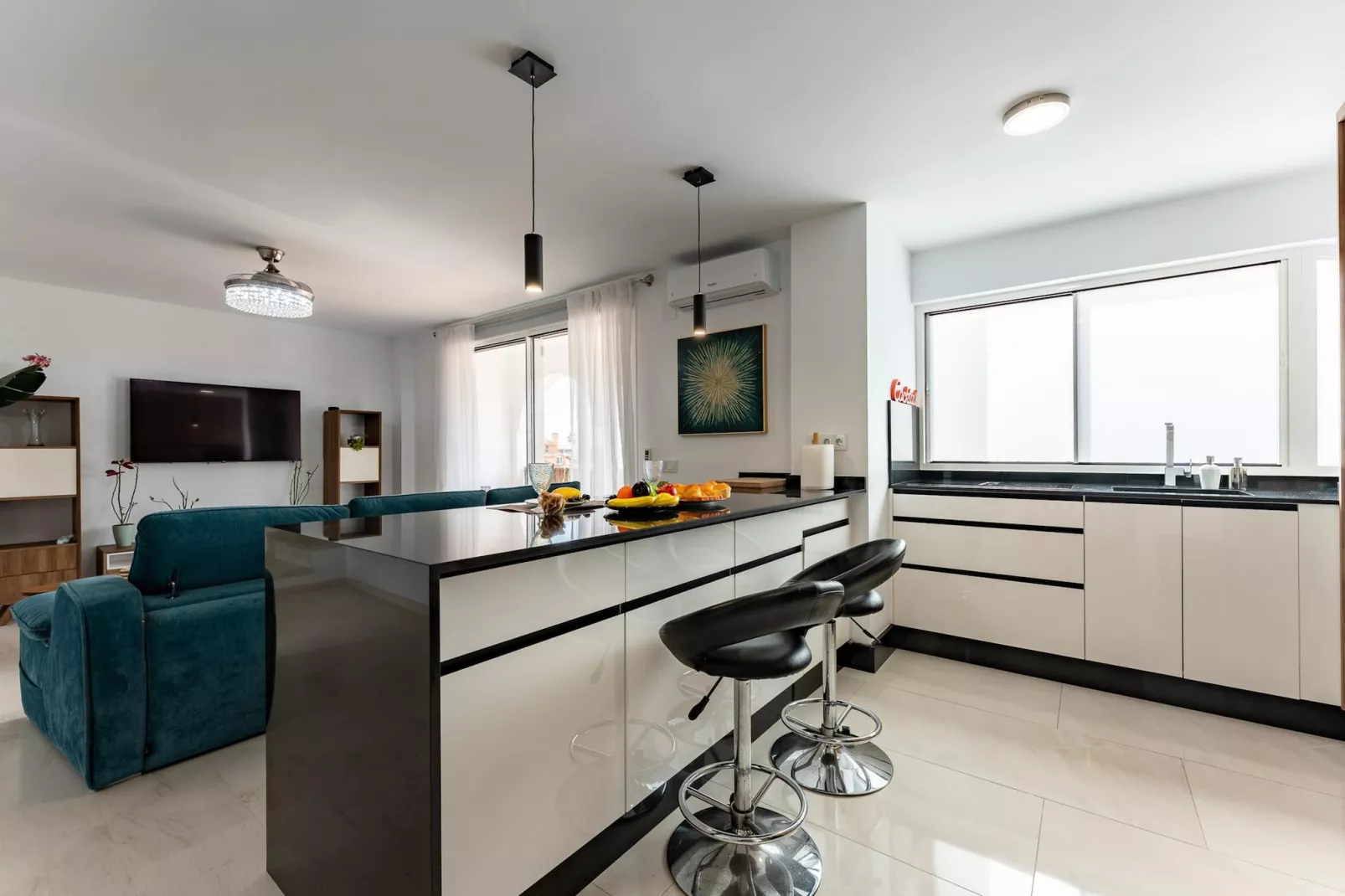 CT 376 - Faro's Calypso Duplex Penthouse - Walking distance to Beach-Keuken