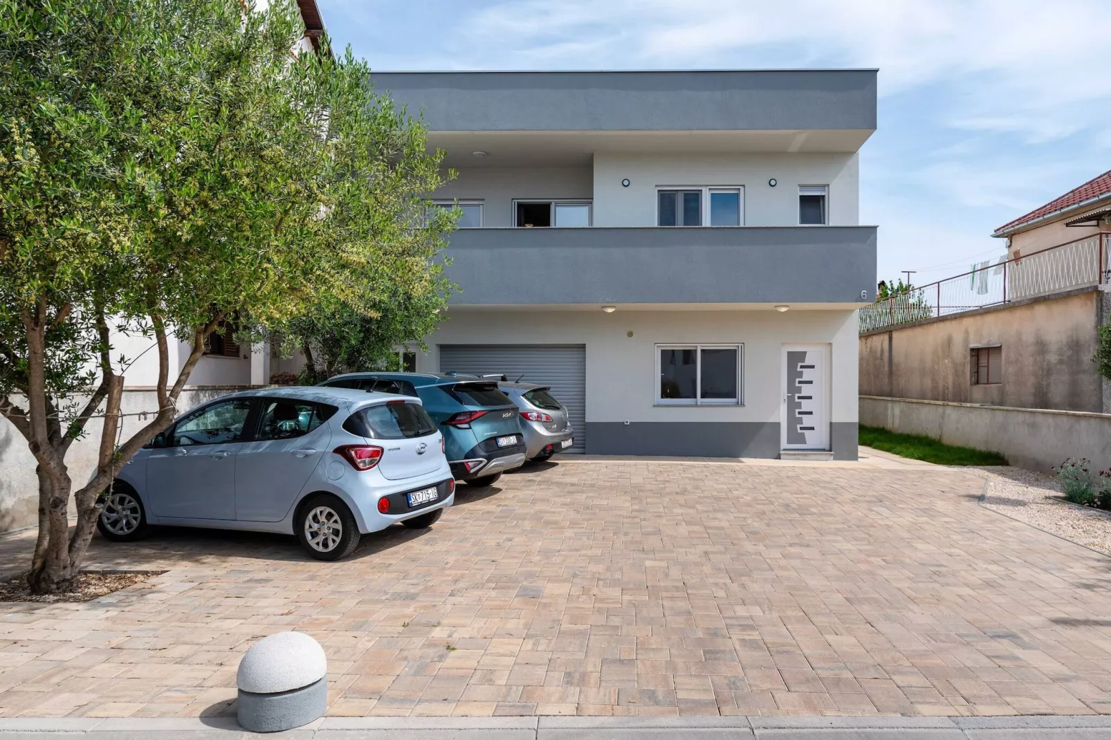 Studio apartment Blagdan-Buitenkant zomer