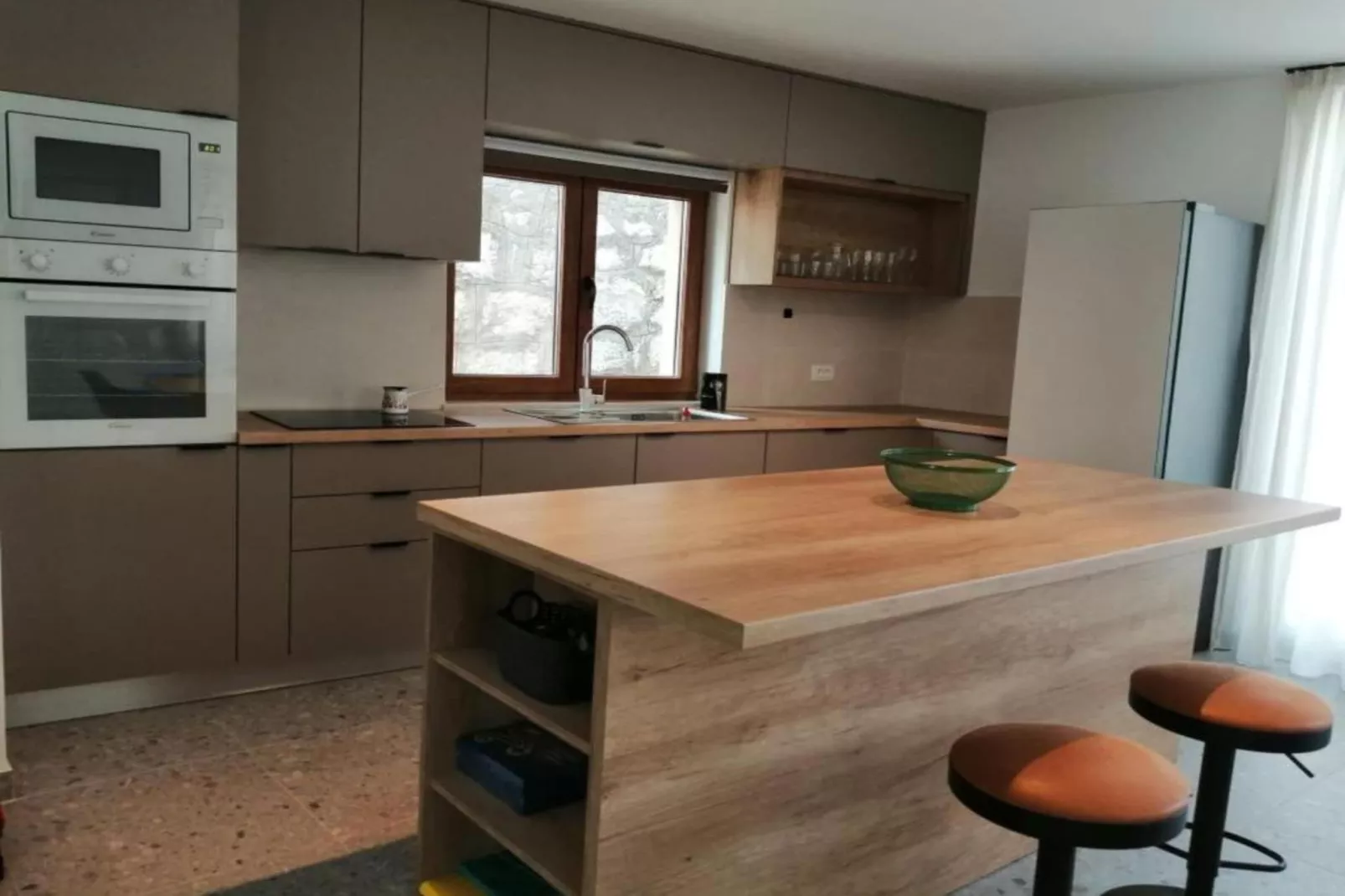 House Serenity with Pool-Keuken