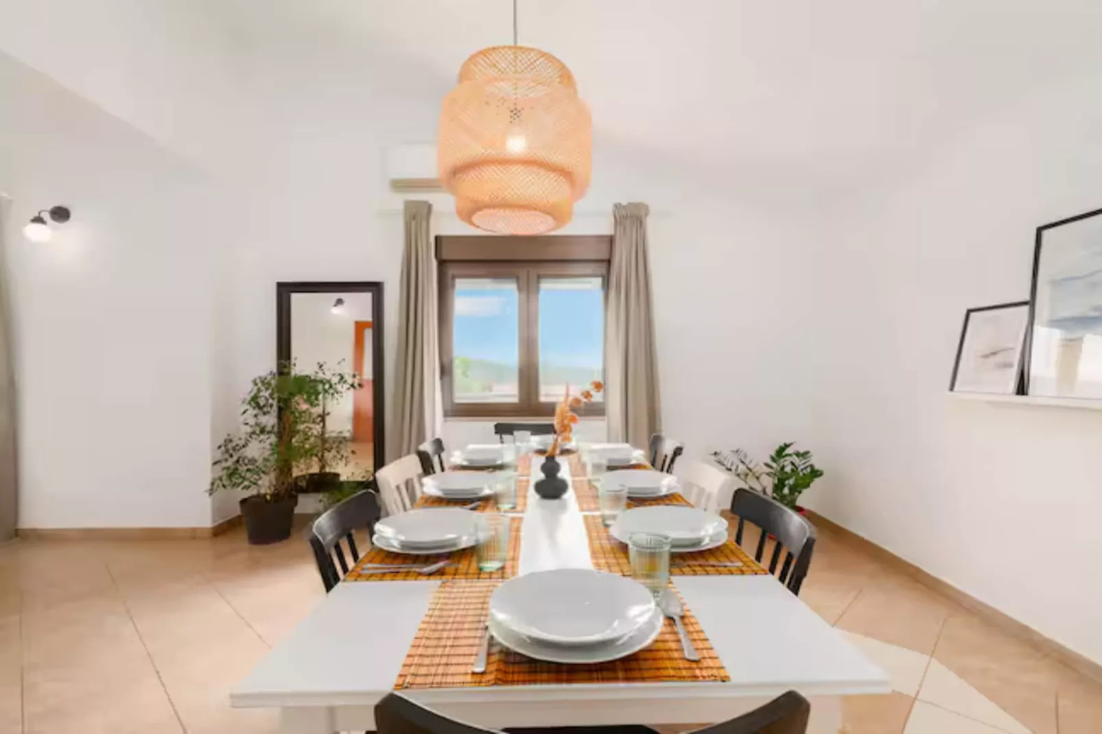 Villa Mima Pool Retreat - Five Bedroom Villa With Pool-Eetkamer