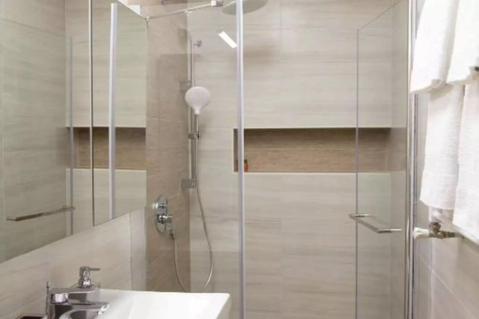 Ginko Rooms - Triple Room With Private Bathroom (A2)-Badkamer