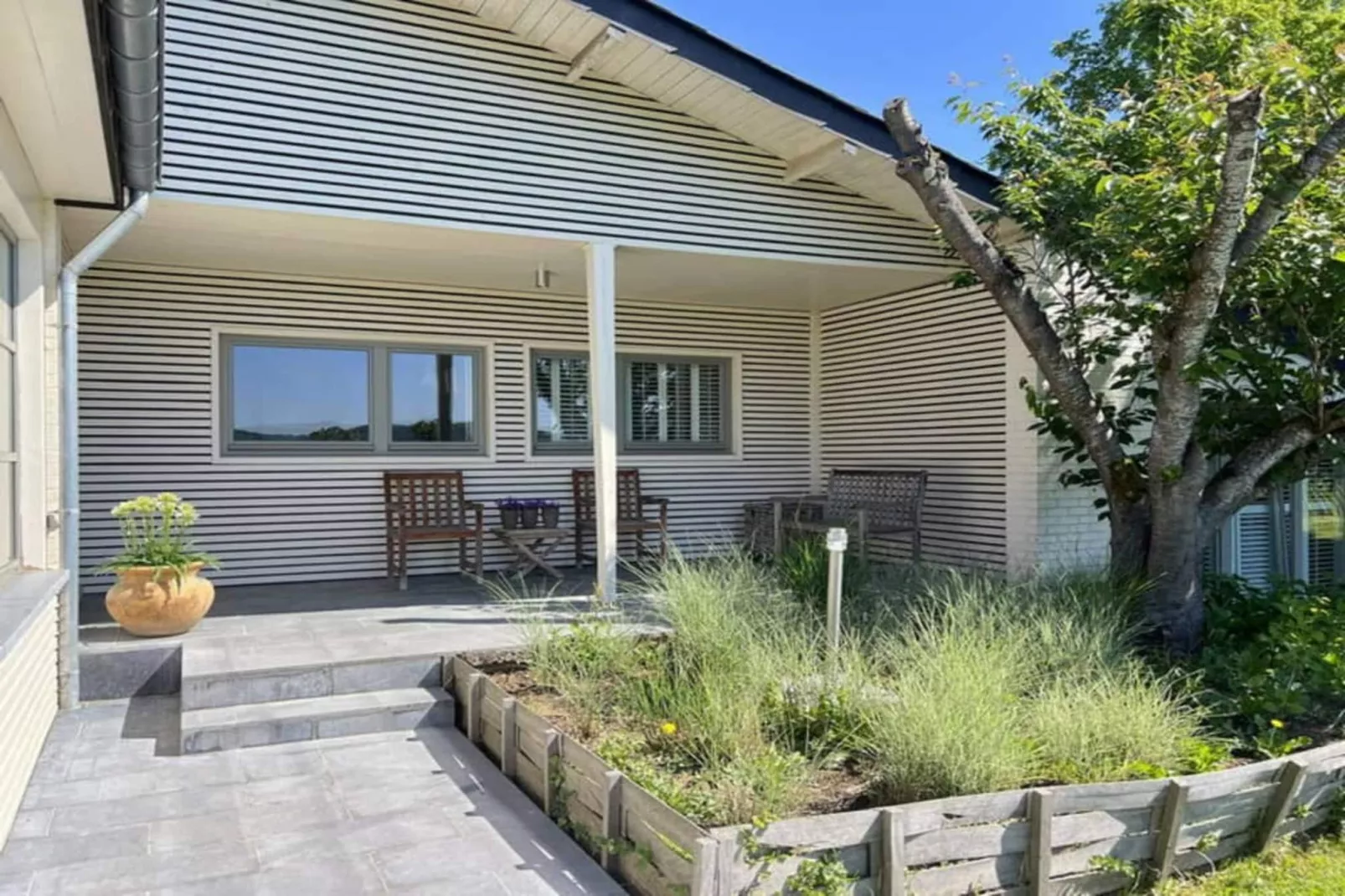 Les trois tilleuls-Buitenkant zomer