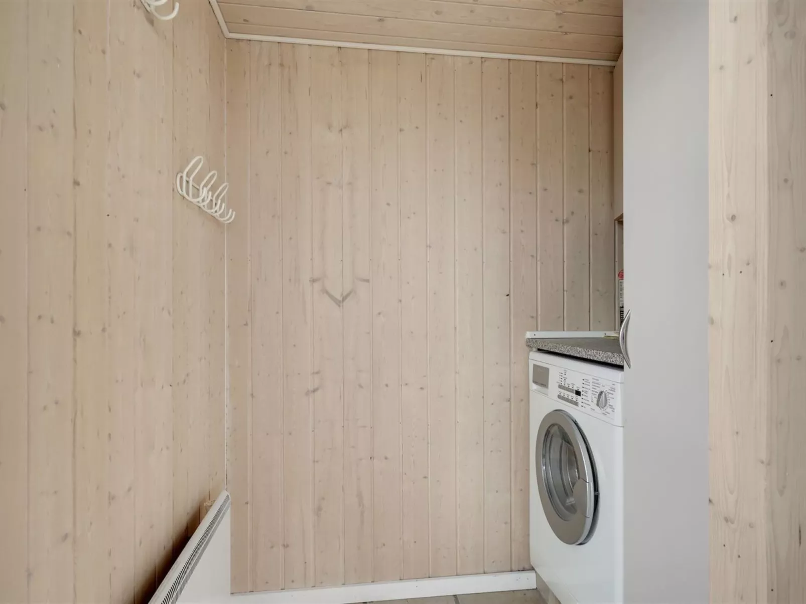 "Finn" - 100m from the sea-Binnen